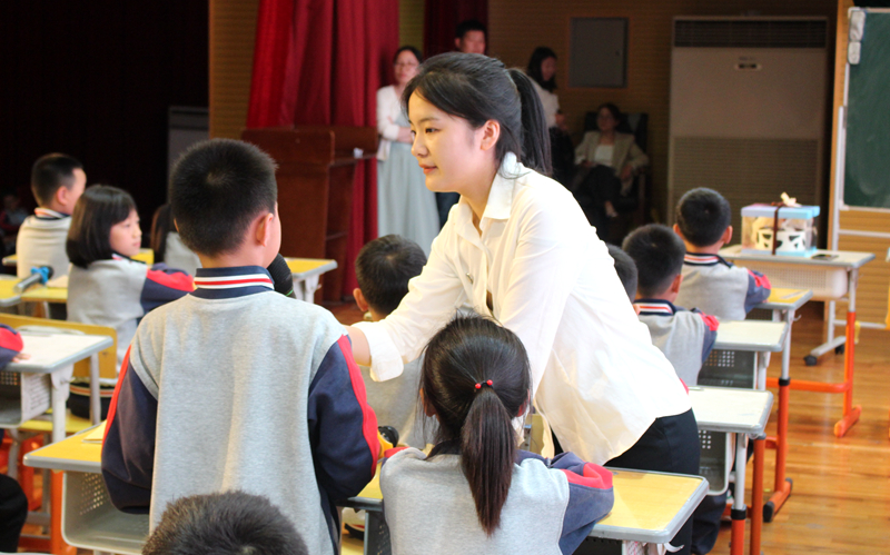 百舸争流 以赛促教——知源学校小学部隆重举办第七届青年教师片段教学竞赛