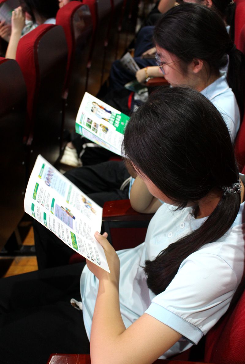 学法守法明是非 拒欺防诈伴成长 ——知源学校“行为约束与校园霸凌”法治进校园专题讲座
