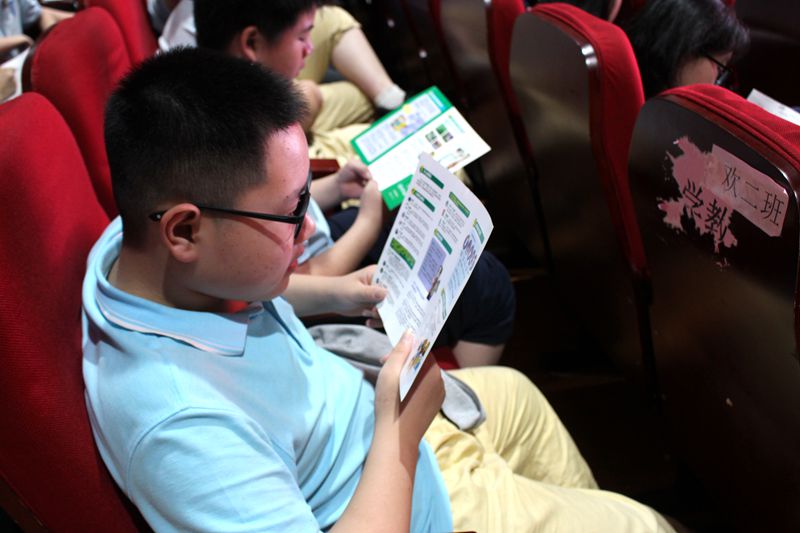 学法守法明是非 拒欺防诈伴成长 ——知源学校“行为约束与校园霸凌”法治进校园专题讲座