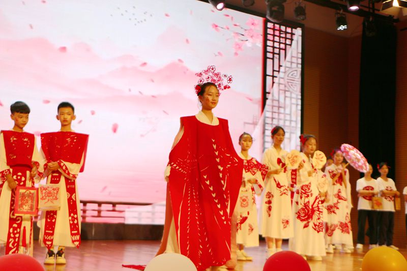 “社”彩缤纷，“团”聚梦想 ——知源学校小学部社团成果展精彩绽放