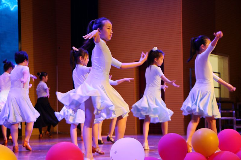 “社”彩缤纷，“团”聚梦想 ——知源学校小学部社团成果展精彩绽放