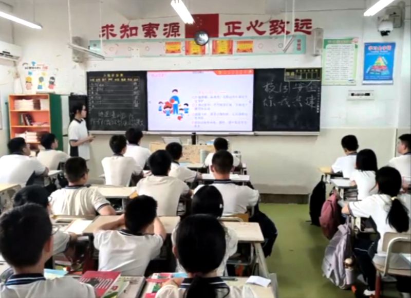 筑牢青春防线，书写君子风度 ——知源学校初中部举行全体男生行为规范与品格养成专题讲座