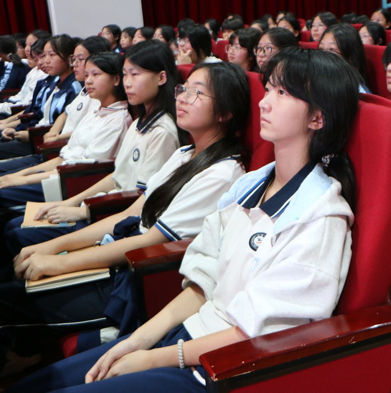 爱自己，是一生浪漫的开始——知源学校开展女生心理健康教育专题讲座