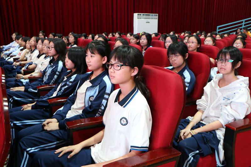 爱自己，是一生浪漫的开始——知源学校开展女生心理健康教育专题讲座