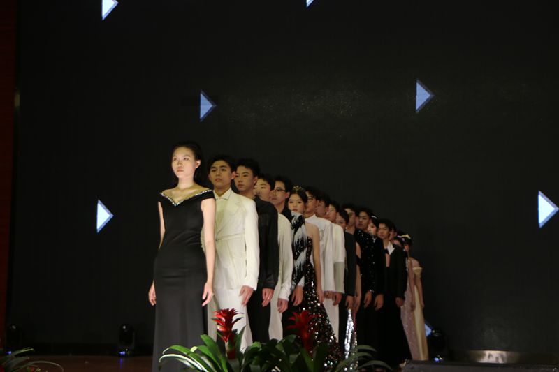 骏马迎春展新卷  弦歌廿载续华章 ——知源学校2026年元旦文艺汇演精彩落幕