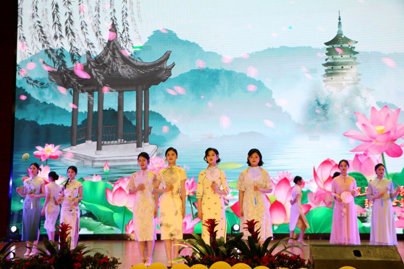 骏马迎春展新卷  弦歌廿载续华章 ——知源学校2026年元旦文艺汇演精彩落幕