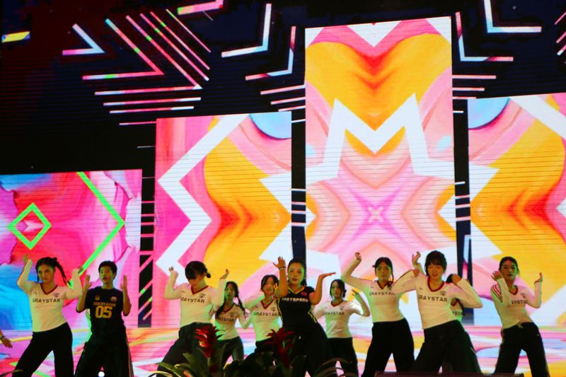 骏马迎春展新卷  弦歌廿载续华章 ——知源学校2026年元旦文艺汇演精彩落幕