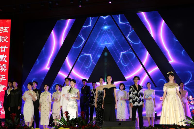 骏马迎春展新卷  弦歌廿载续华章 ——知源学校2026年元旦文艺汇演精彩落幕