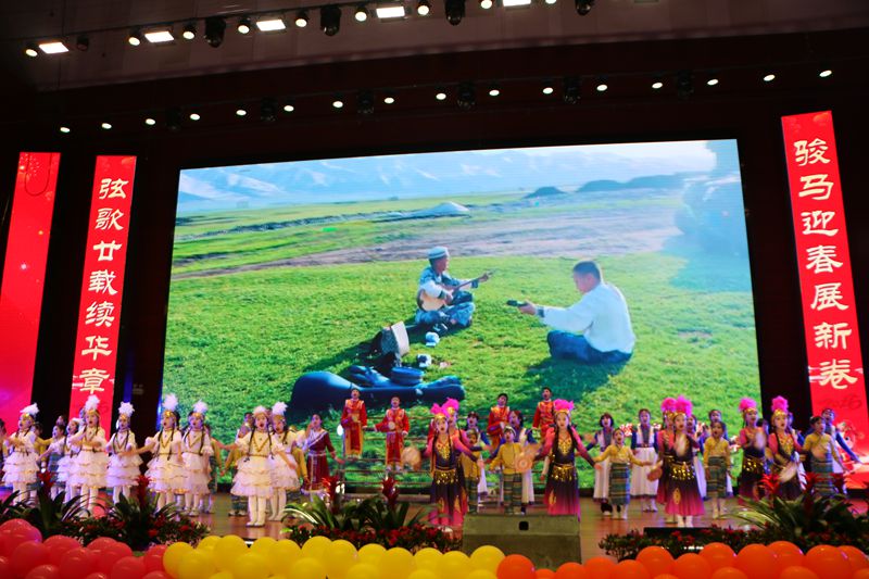 骏马迎春展新卷  弦歌廿载续华章 ——知源学校2026年元旦文艺汇演精彩落幕