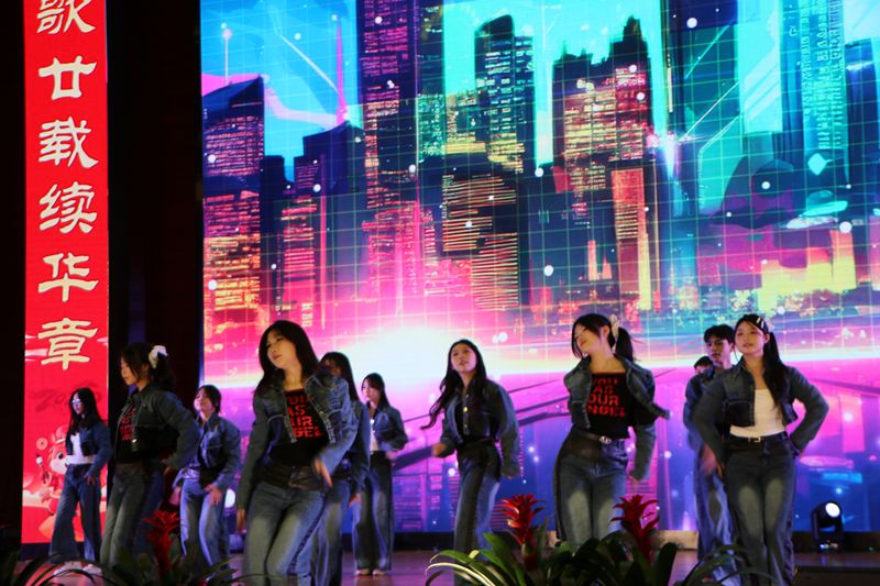 骏马迎春展新卷  弦歌廿载续华章 ——知源学校2026年元旦文艺汇演精彩落幕