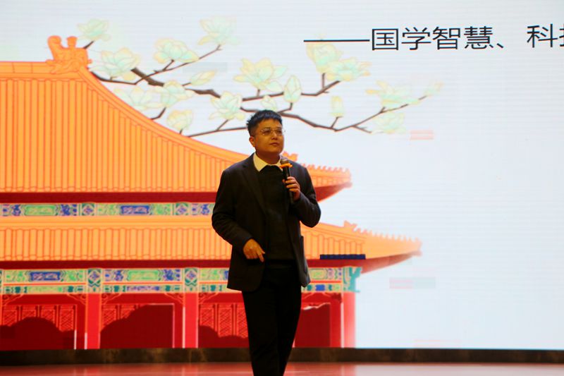 对话青山绿水守护者,问道智能时代驭浪人——知源学校开展“名家进校园”活动