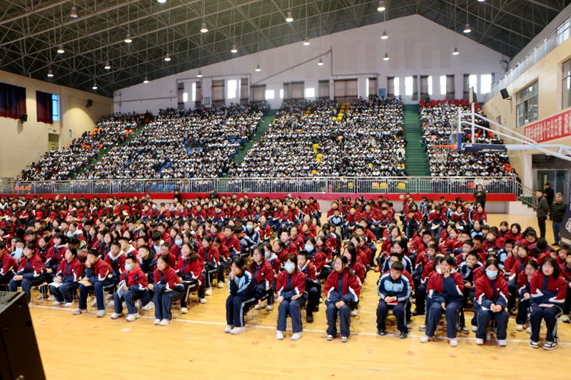 对话青山绿水守护者,问道智能时代驭浪人——知源学校开展“名家进校园”活动