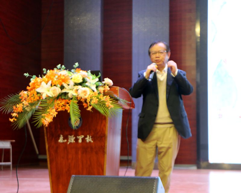 对话青山绿水守护者,问道智能时代驭浪人——知源学校开展“名家进校园”活动