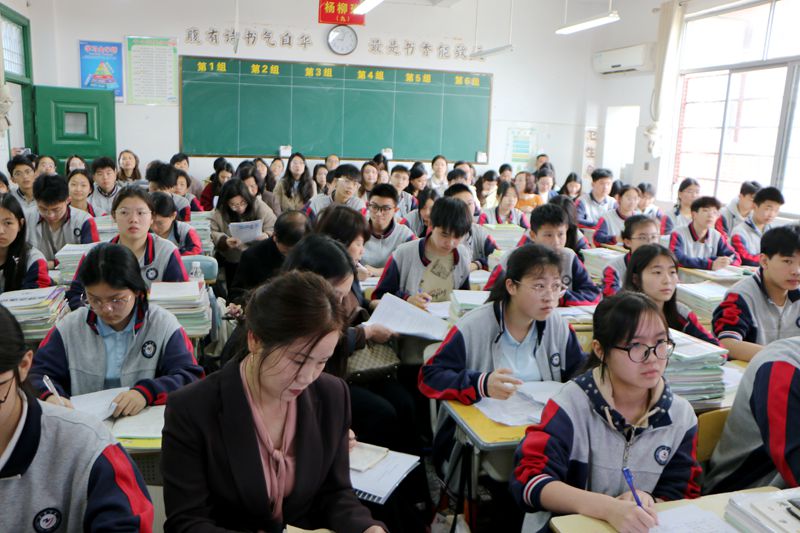 优课引路明方向  专家领航备中考 ——知源学校成功承办湘阴县2026年初中学业水平考试语文、历史分科会