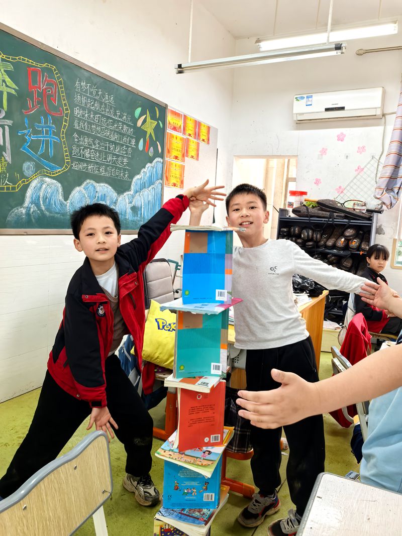 叠书趣无限，成长心相伴 ——知源学校开展“书本叠叠乐”心理健康团体辅导活动