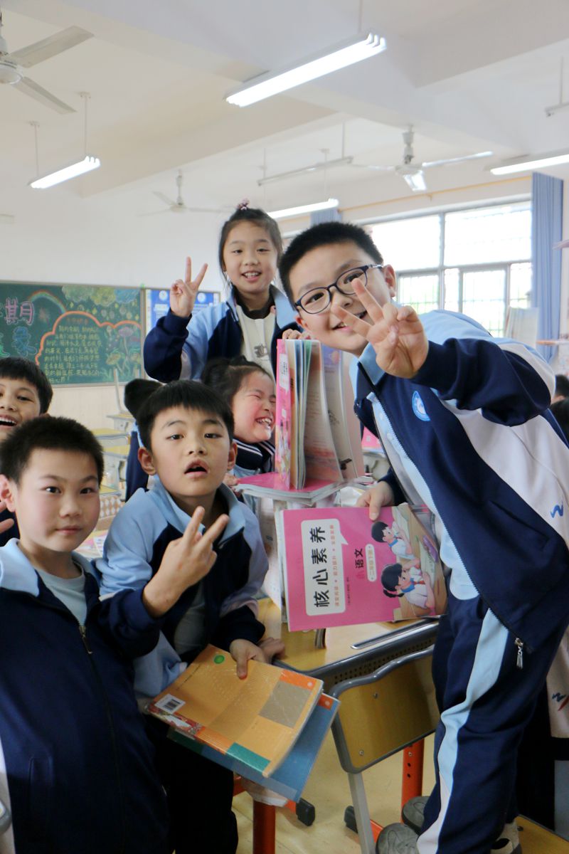 叠书趣无限，成长心相伴 ——知源学校开展“书本叠叠乐”心理健康团体辅导活动