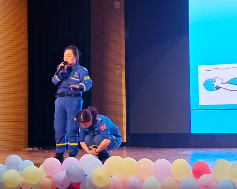知源学校初中部开展防溺水安全主题教育会